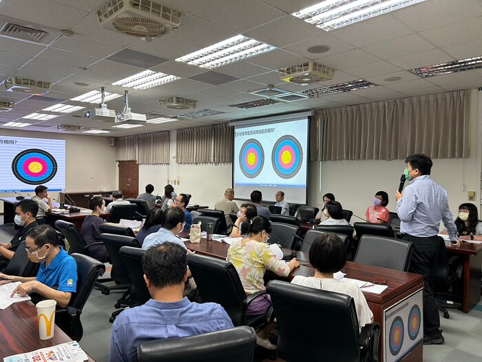 【招生專業化活動成果】112年10月20日高雄醫學大學賴信宏博士發展能力取向尺規與校務研究結合經驗分享工作坊圖片